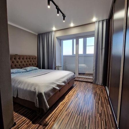 Apartment On Republic Square Усть-Каменогорск Экстерьер фото